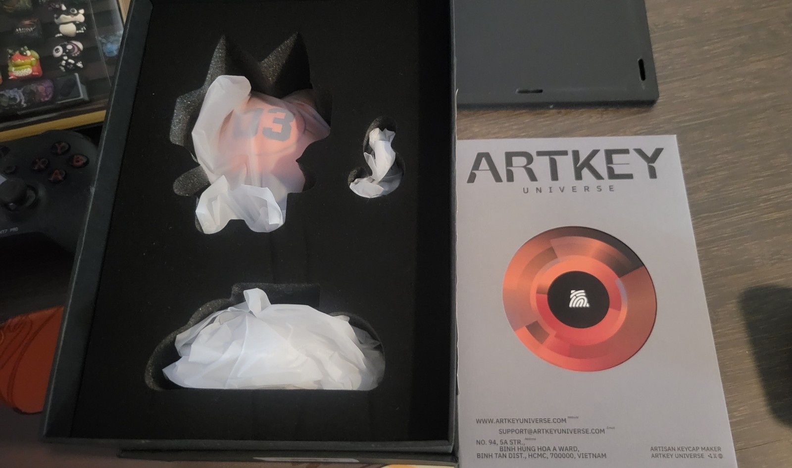 Artkey Sirius – Artisan Keycap based figurine – Carbon Colorway