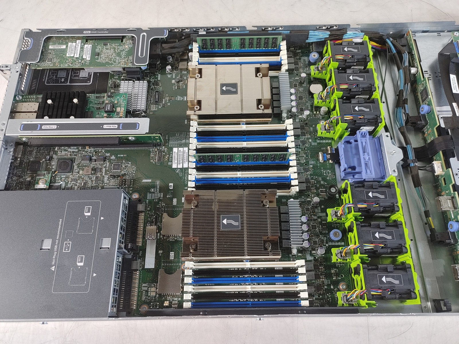 Cisco UCS C220 M4 2.40 GHz Intel Xeon E5-2620 v3 32 GB DDR4 Server No Drives/No