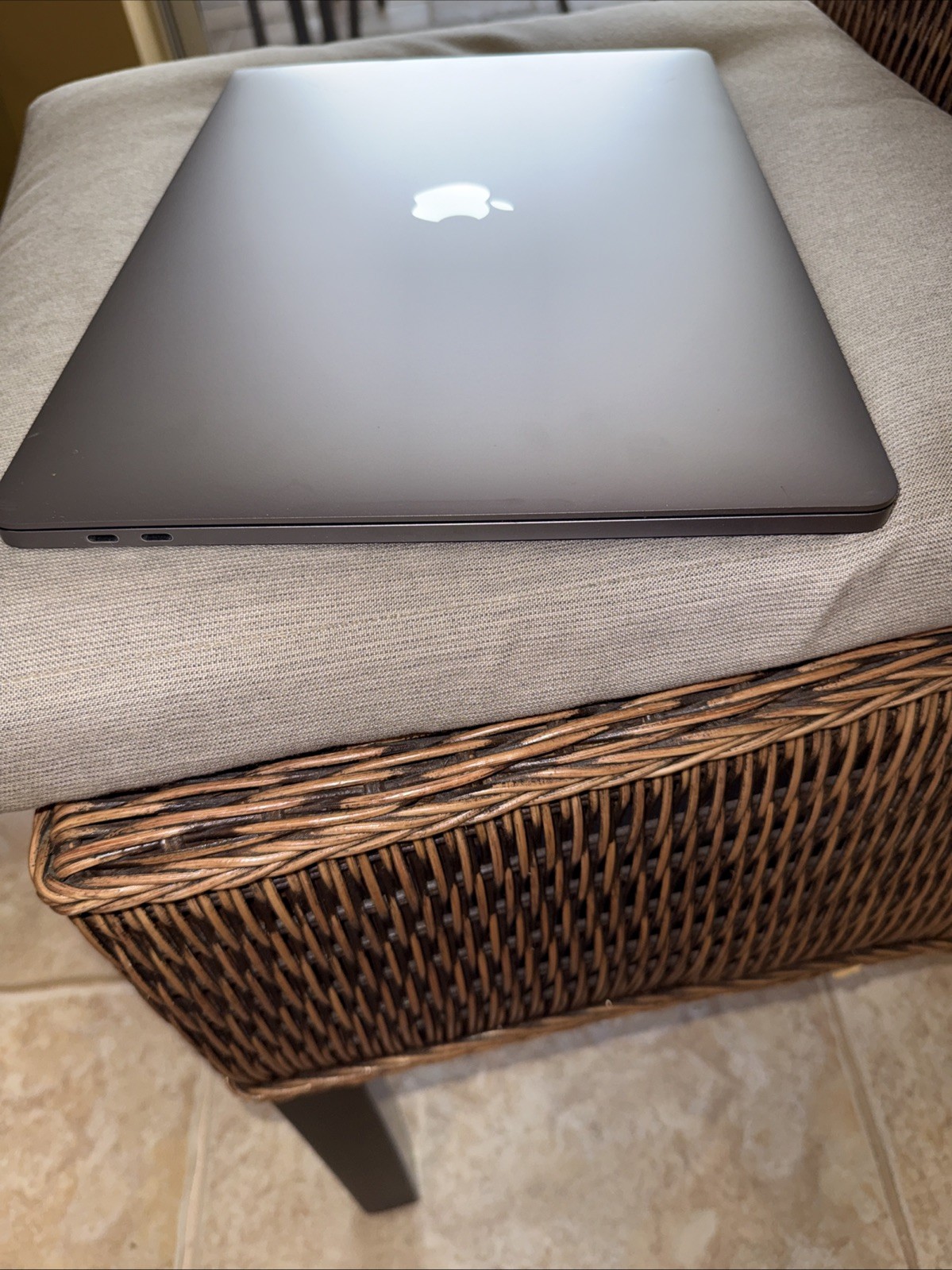 Apple MacBook Pro 2019 16-inch, 16GB, 2.6GHz 6-Core Intel I7 – 512GB SSD – A2141