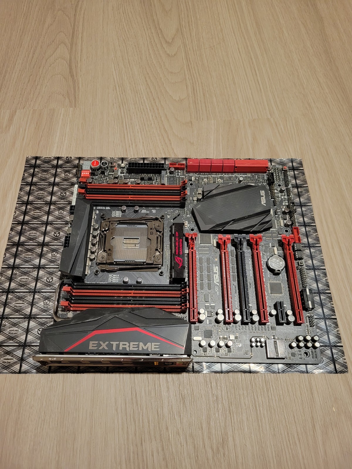 ASUS ROG Rampage V Extreme X99 DDR4 EATX Motherboard
