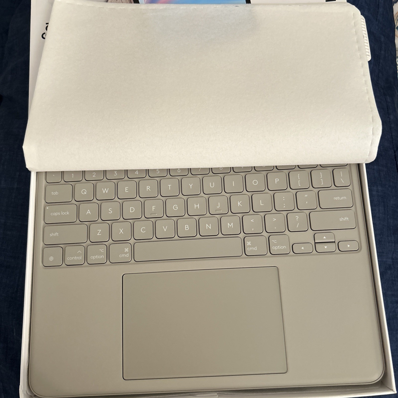 Logitech ⭐️ Combo Touch ⭐️ Keyboard case For IPad Air M2/M3 ✨ 13 inch ✅