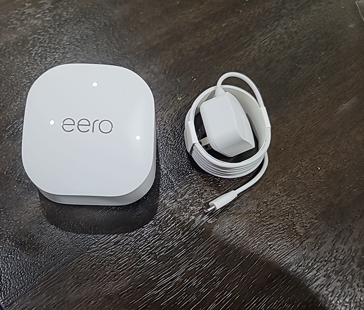 eero 6+ plus 1 pack 2402 Mbps 2 Port 574 Mbps Wireless Router – R010211 **NEW**