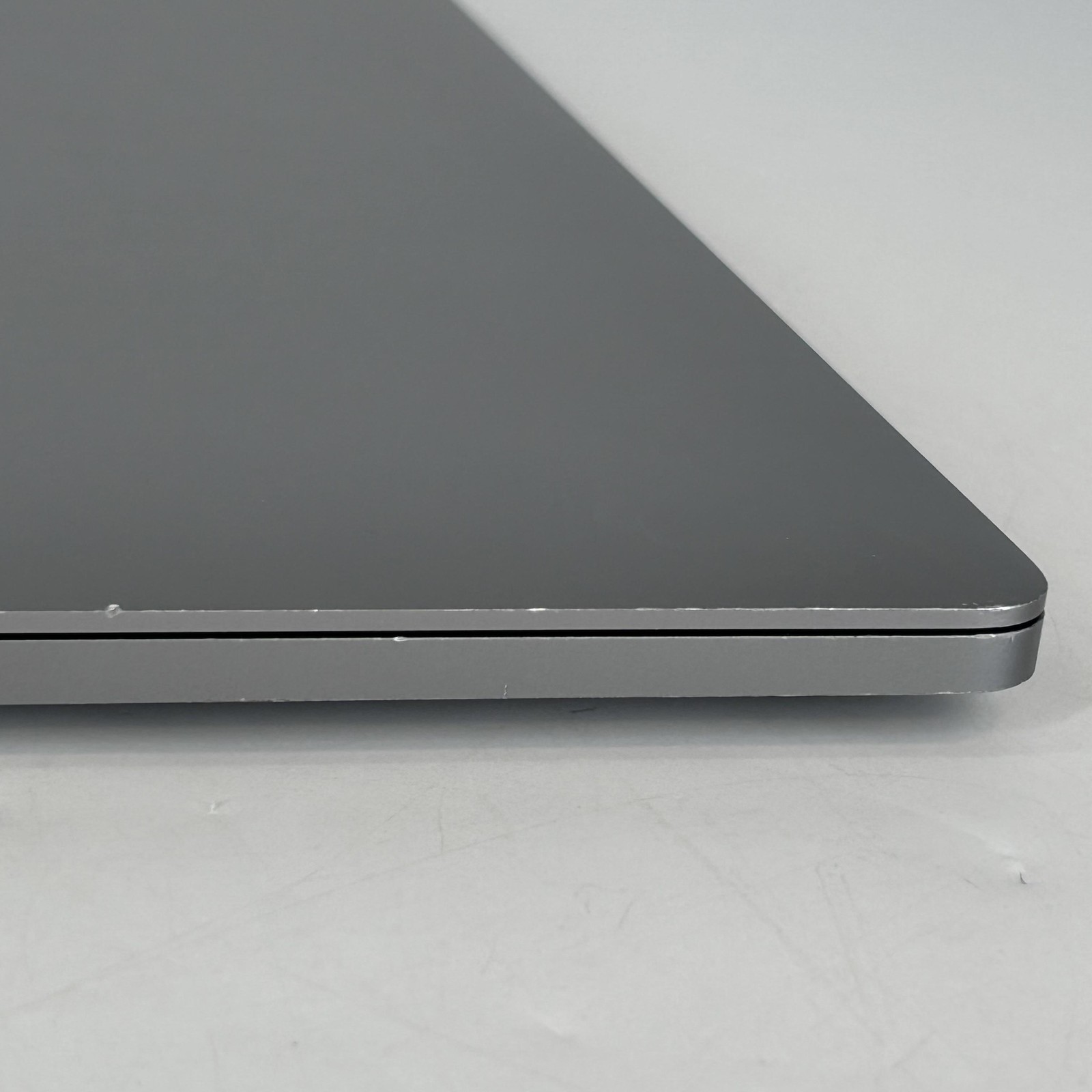 MacBook Pro 16 Touch Bar Space Gray 2019 2.3GHz i9 16GB 1TB SSD Radeon Pro 5500M