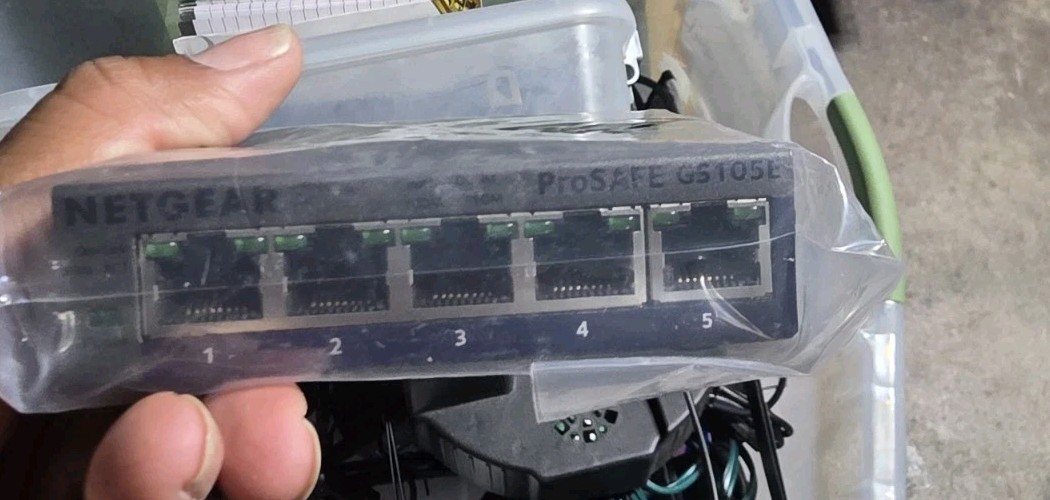 NETGEAR ProSafe GS105E 5-Port Gigabit Partially Managed Ethernet Switch RJ-45
