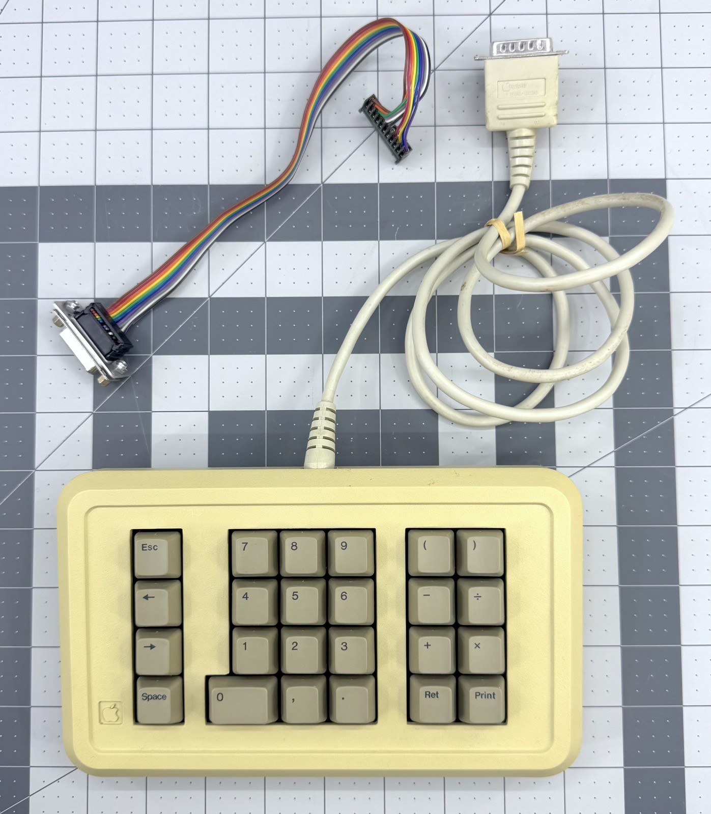 Apple Numeric Keypad IIe with Motherboard Cable A2M2003 – Tested & Working
