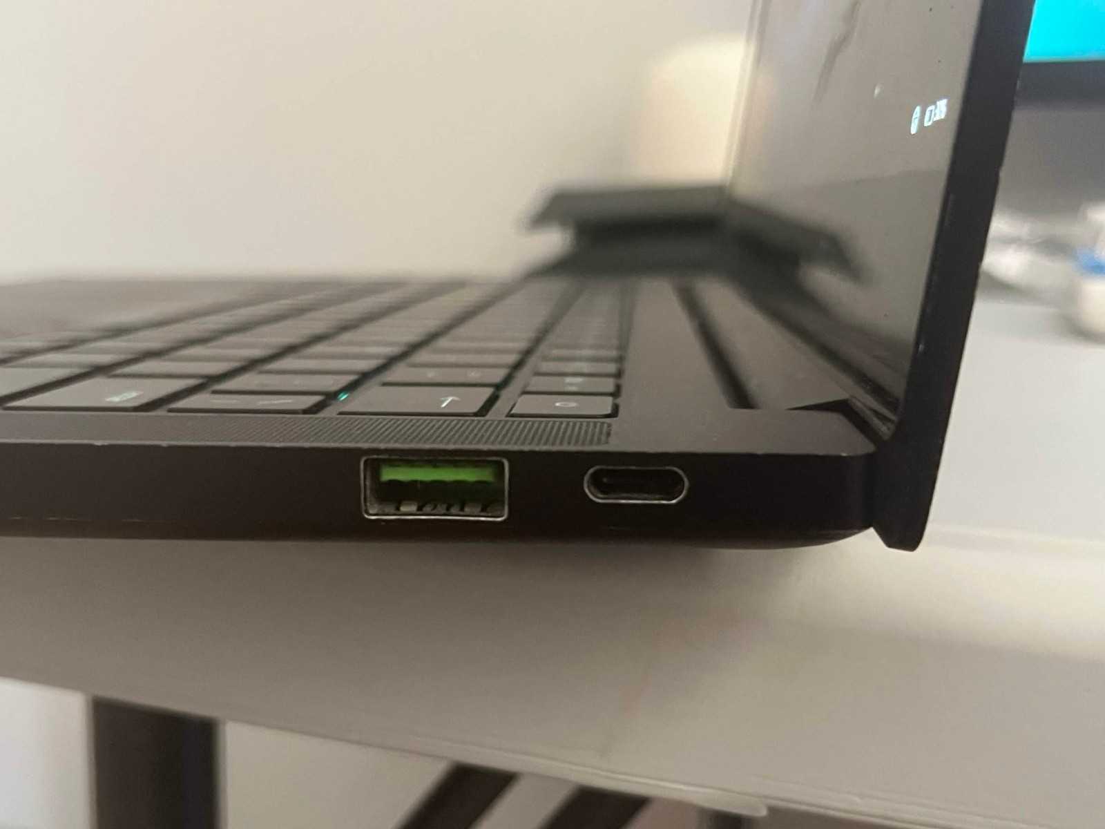 Razer Blade Stealth Late 2020 – OLED TOUCH – i7 – 1650Ti – 16GB – 256GB
