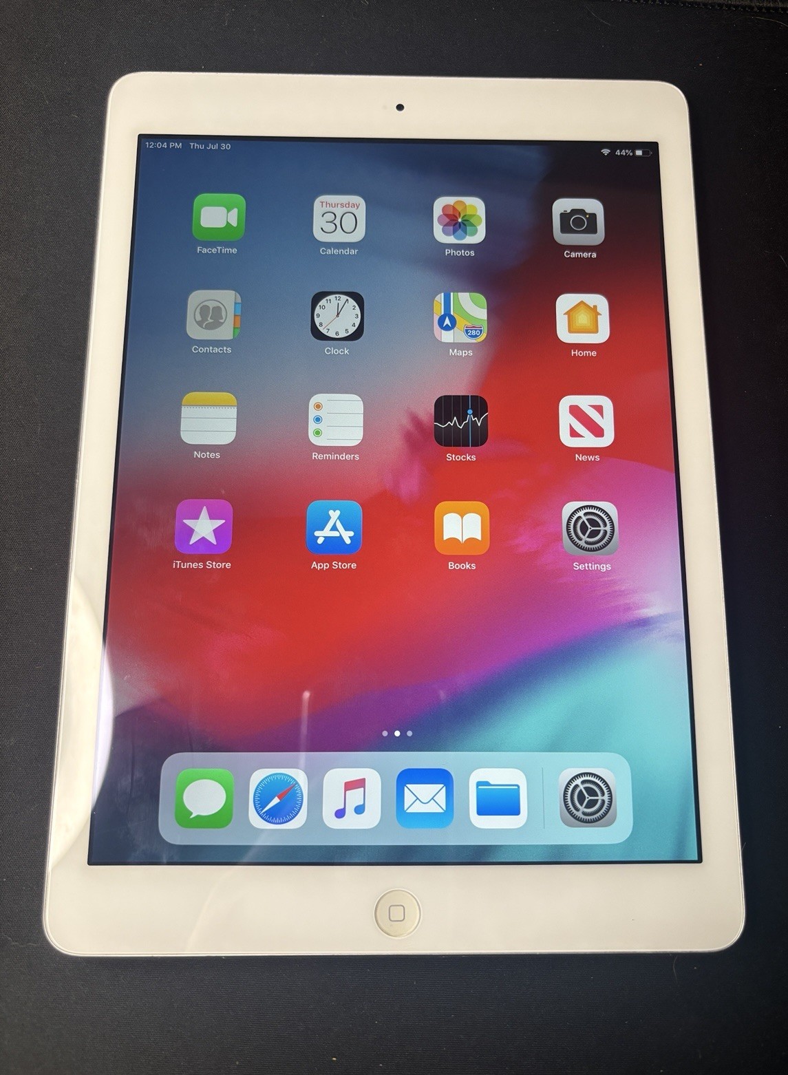 Apple iPad Air 1st Gen 32GB Wi-Fi 9.7” White/Silver iOS 12.5.7 A1474 Very Good