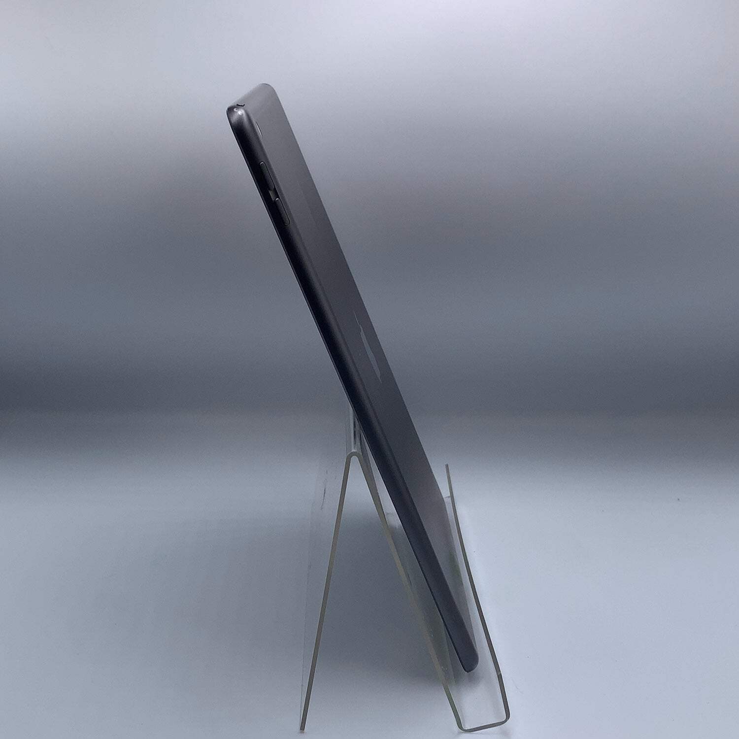 WiFi Only Apple iPad 9th Gen 64GB 26.1 Space Gray MK2K3LL/A