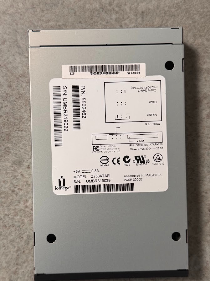 Iomega Z750ATAPI 750MB Internal 3.5″ IDE P-ATA ZIP Drive Black Bezel