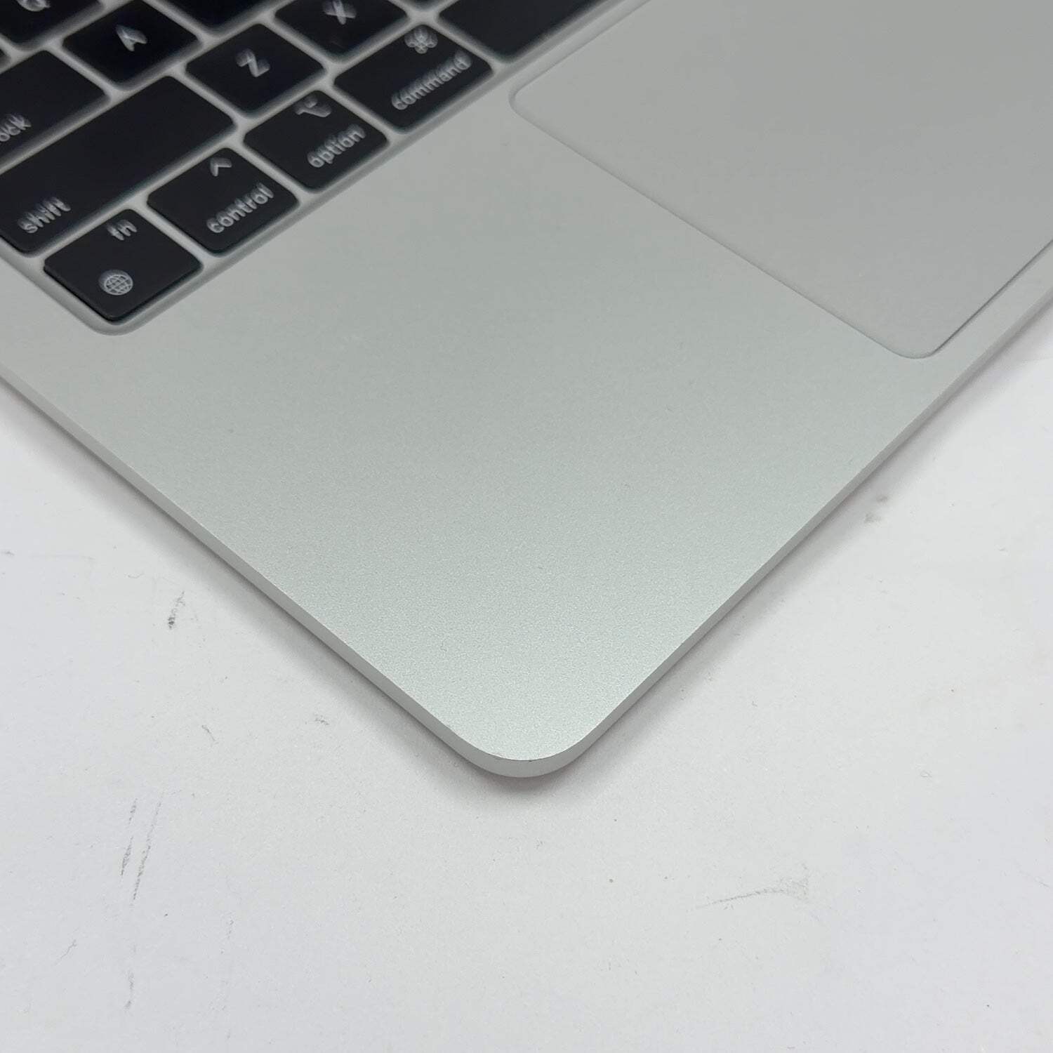 2024 Apple MacBook Air 13.6″ M3 8C GPU 4.0GHz 16GB RAM 256GB SSD MC8H4LL/A