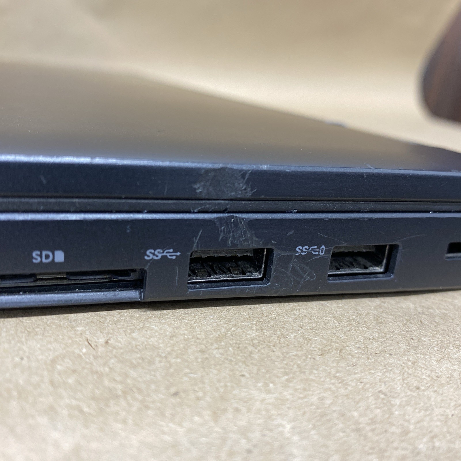Dell Latitude E5570 – 15″ FHD – i7-6600U – 8GB – 128GB SSD – Win 10 Pro – READ