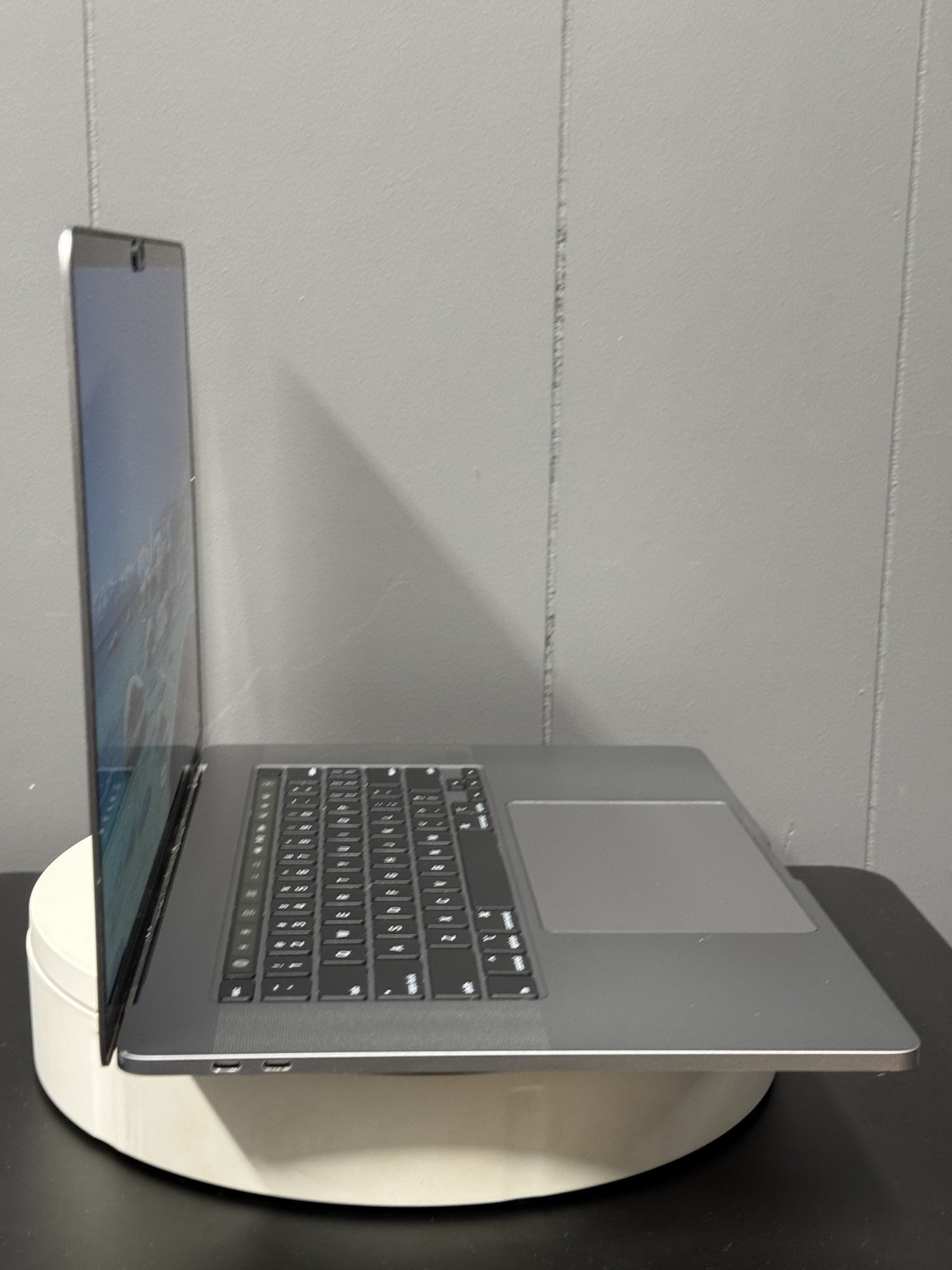 Apple MacBook Pro 16in 2019 i7 2.6GHz 16GB 512GB SSD Radeon 5500M A2141