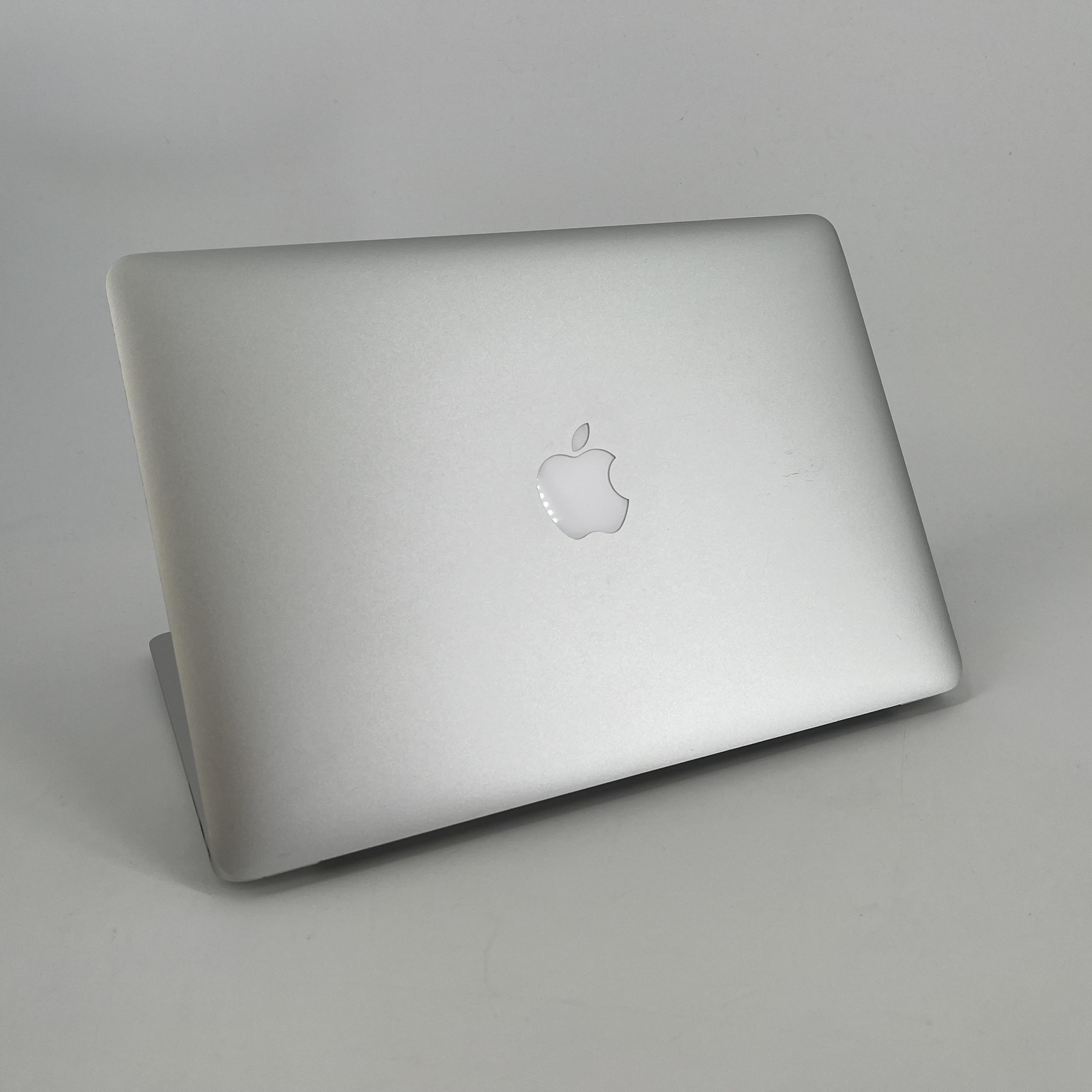 Apple MacBook Air 13 2017 1.8 GHz Intel Core i5 5th Gen 8GB 256GB SSD