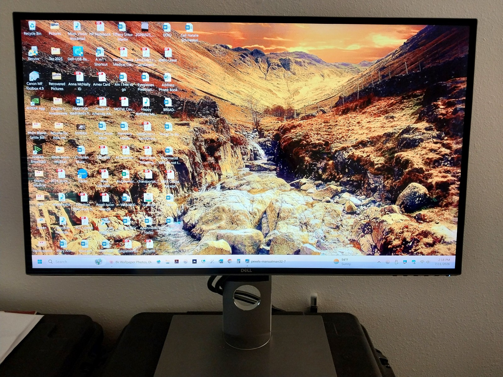 DELL UP3218K 32″ 8K Monitor Imperfection Dell Warranty Until 2027 – Best Offers!