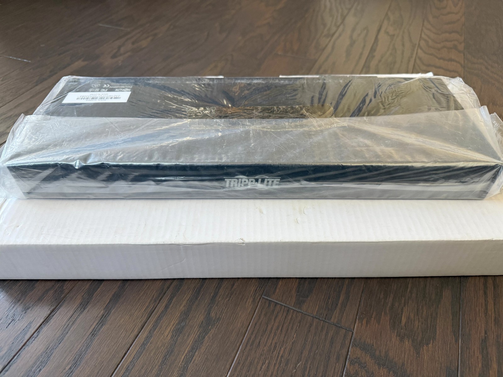Tripp Lite PDUMH20HV – 1U 200-240V 20A Metered PDU – 8 C13, 2 C19 Outlets