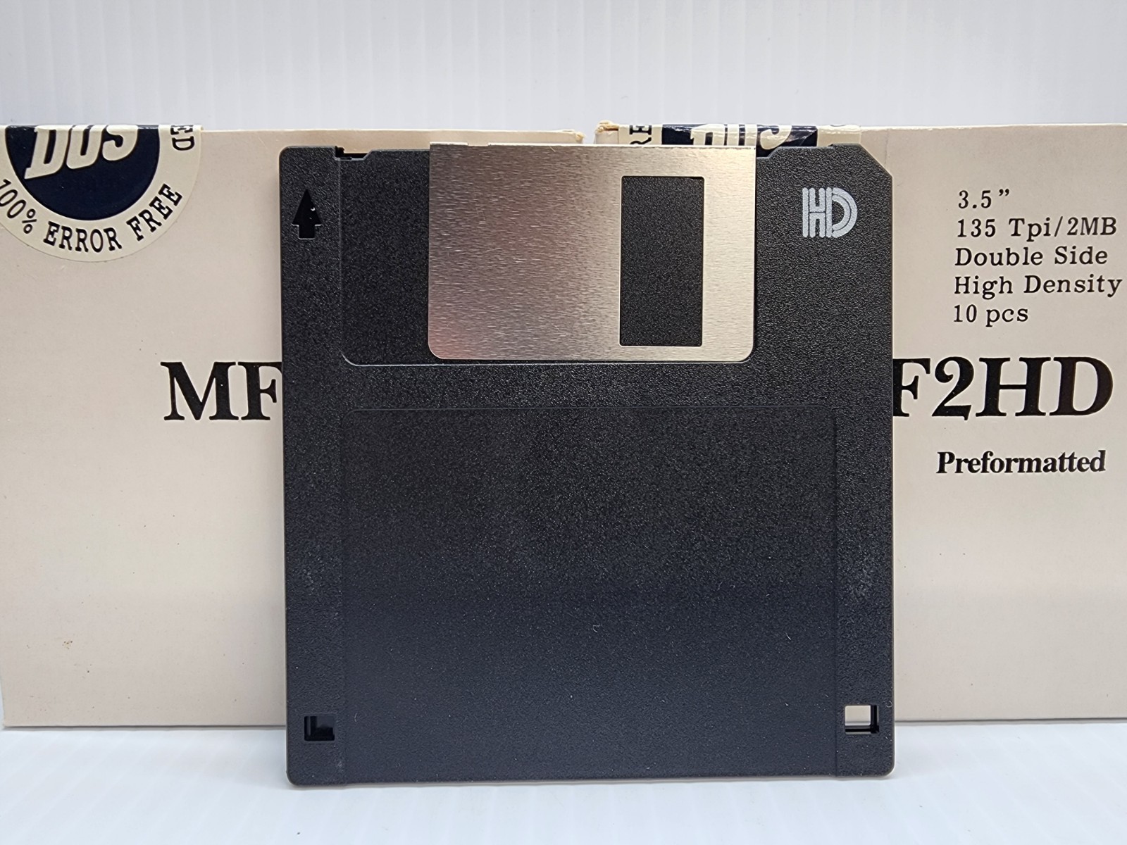 (20) MF2HD 3.5″ Preformatted Floppy Discs 135 Tpi/2MB – 2 Sealed Boxes of Disks