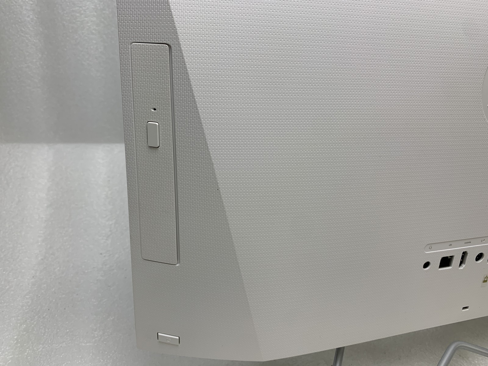 HP All-in-One 24-dd0xxx 24″ Core i3-1005G1 1.2GHz 8GB RAM 256GB SSD NO OS