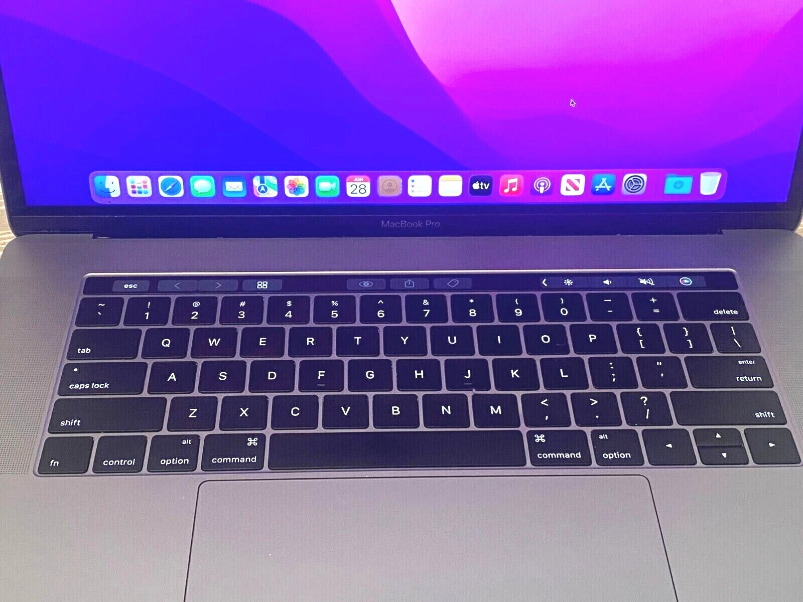 Apple MacBook Pro 15 inch Touch Bar 1TB SSD 16GB i7 3.6ghz Space Gray – Warranty