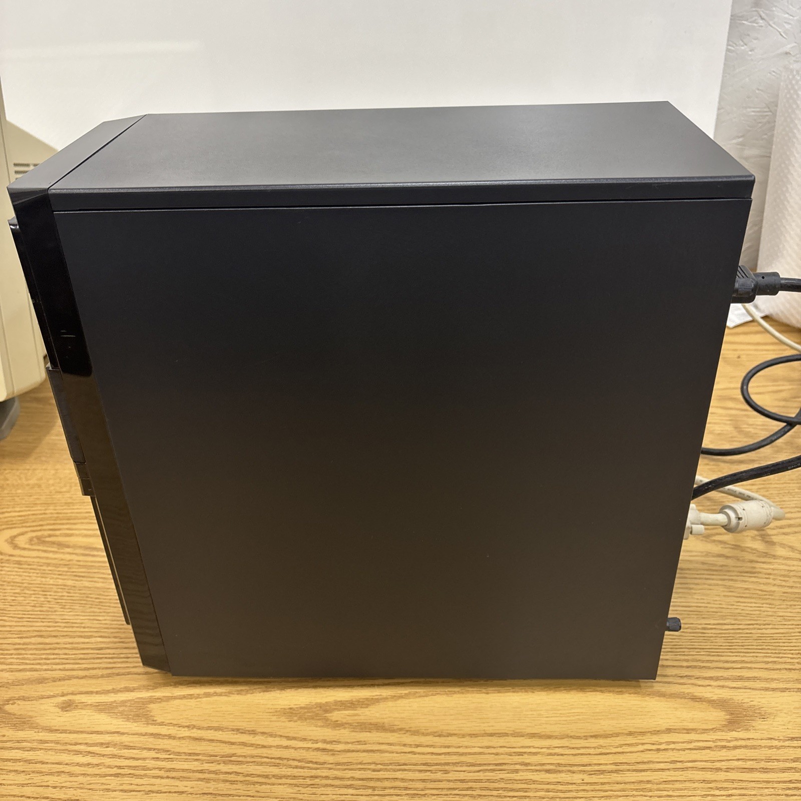 Custom Desktop PC ***Unknown Specs – Turns On***Parts/Repair
