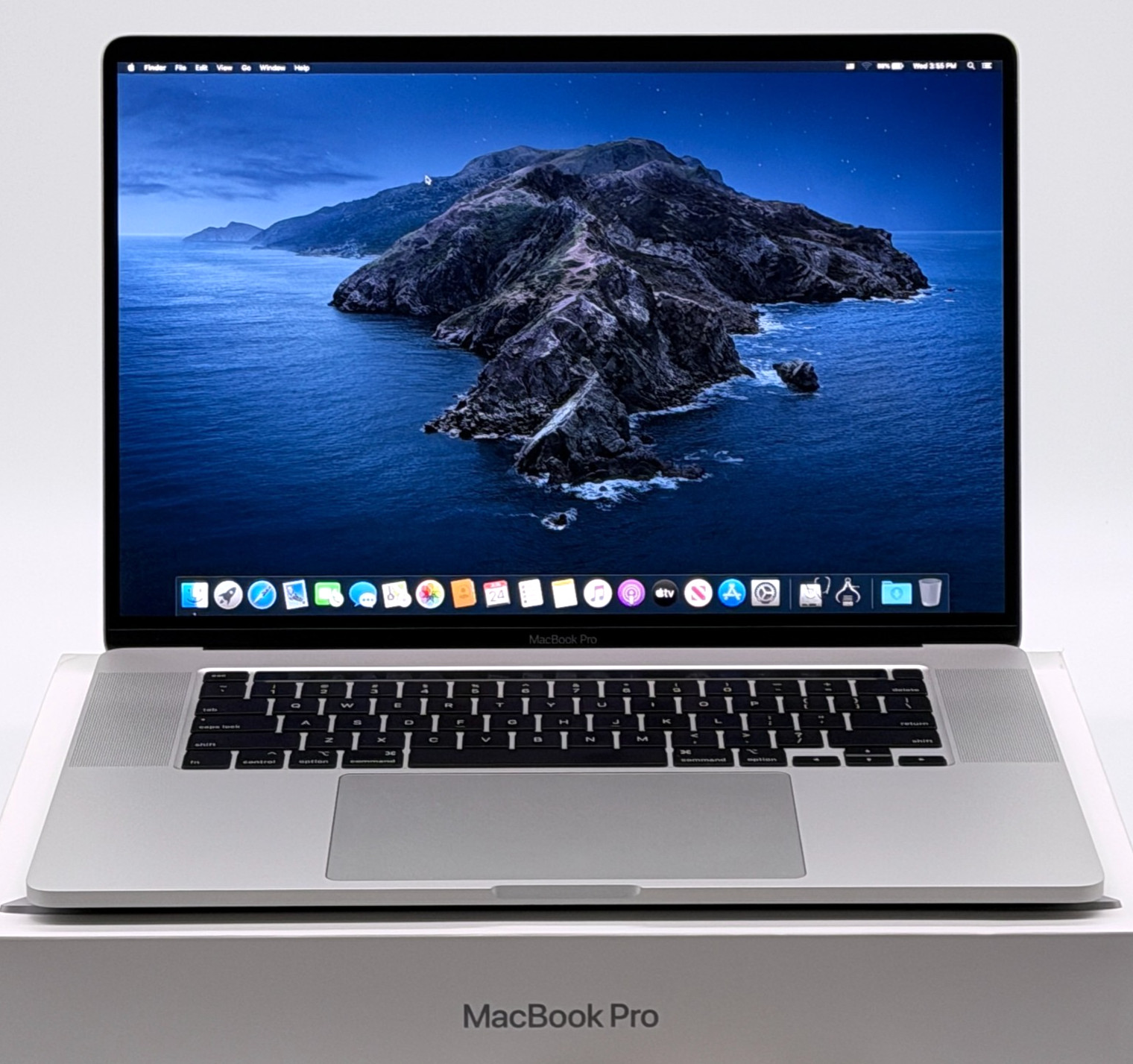 MACBOOK PRO 16″ – 8TB SSD – 64GB RAM – 7 CYCLES – WARRANTY – EXCELLENT – SILVER