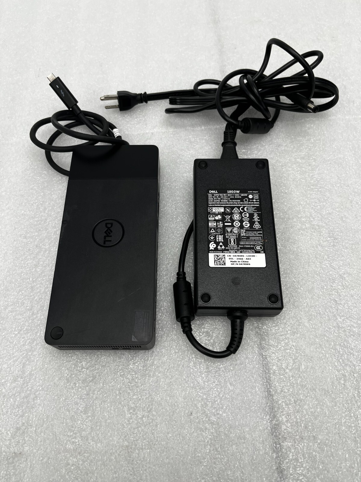 Dell WD19TB Thunderbolt 3 USB-C DisplayPort Docking Station w 180w Power Adapter