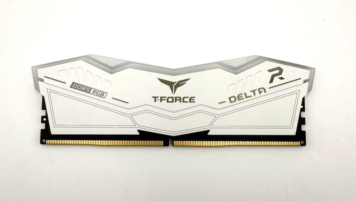 TEAMGROUP T-Force Delta RGB White 16GB DDR5-6000 CL38 Desktop RAM