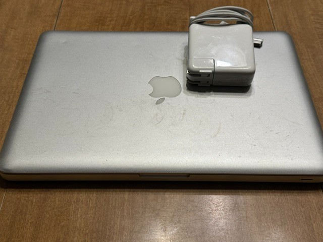 Apple MacBook Pro 13 in 2010 Silver/Intel Core 2 Duo 2.40GHz, 250 GB 4 GB NVIDIA