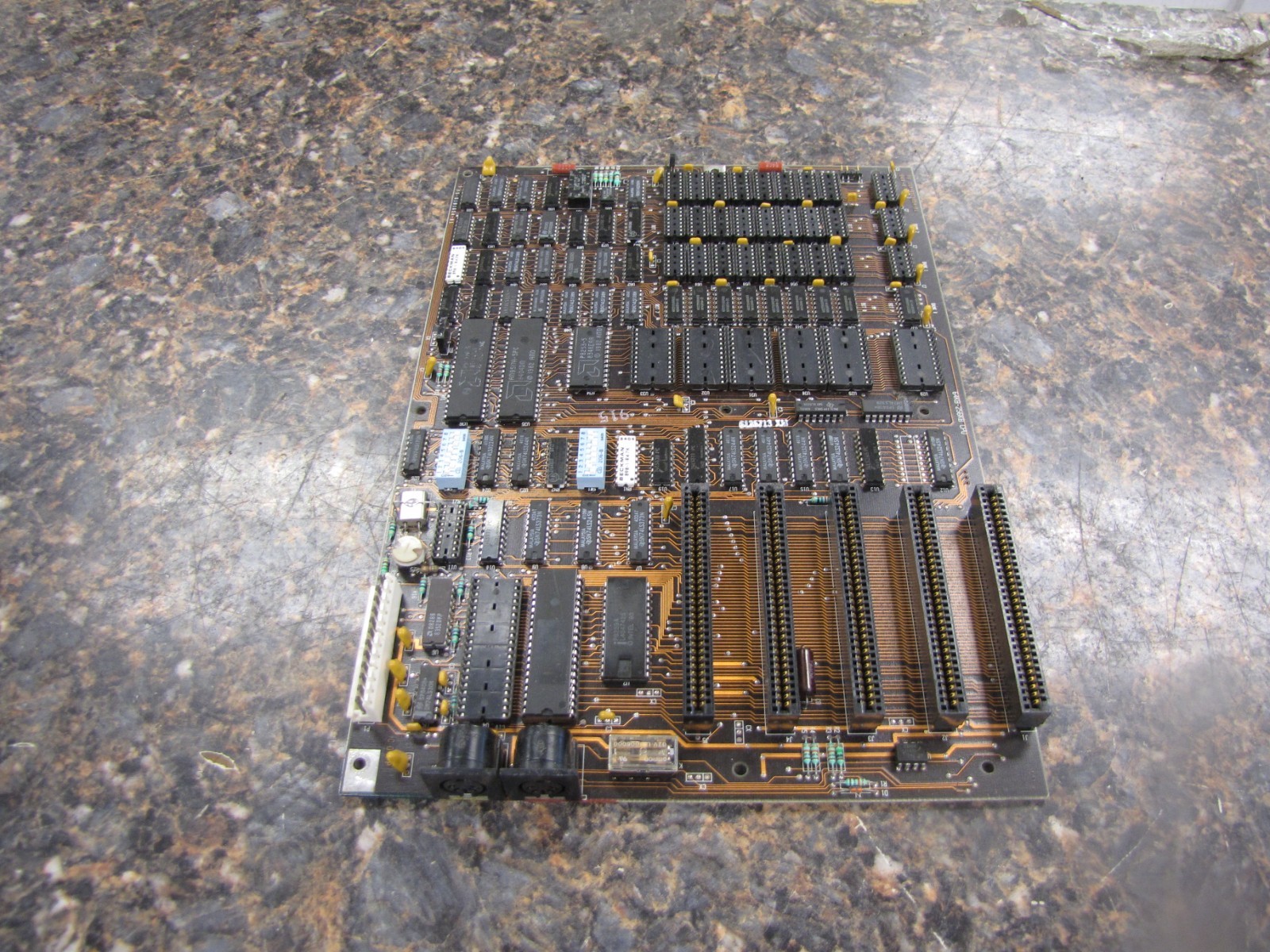 Vintage IBM 5150 PC Motherboard 6135713 XM 64KB-256KB CPU