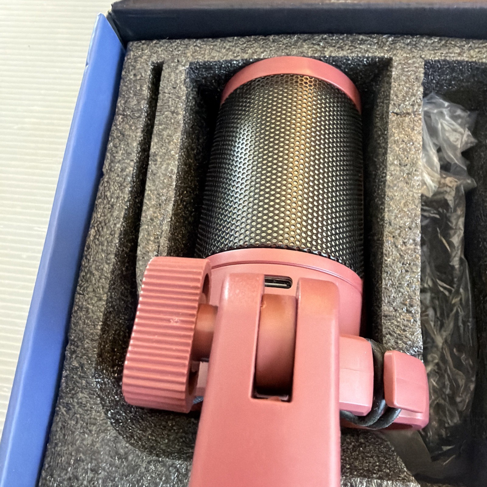 FIFINE Ampligame USB Microphone Gaming Streaming A6V, Red Box Damage