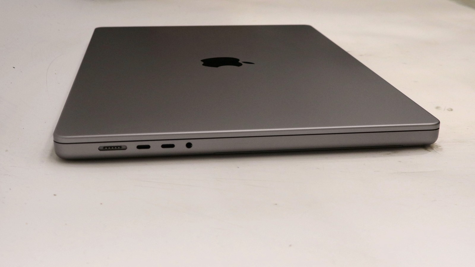 Apple Macbook Pro 16″ M1 Max 10-Core 32GB 512GB – Very Good