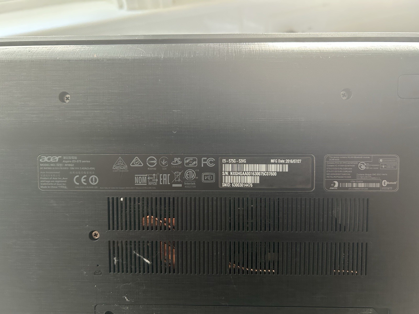 Acer Aspire E15 E5-575G-53VG Laptop Core i5-6200U 2.3Ghz 8GB Ram 256 GB SSD