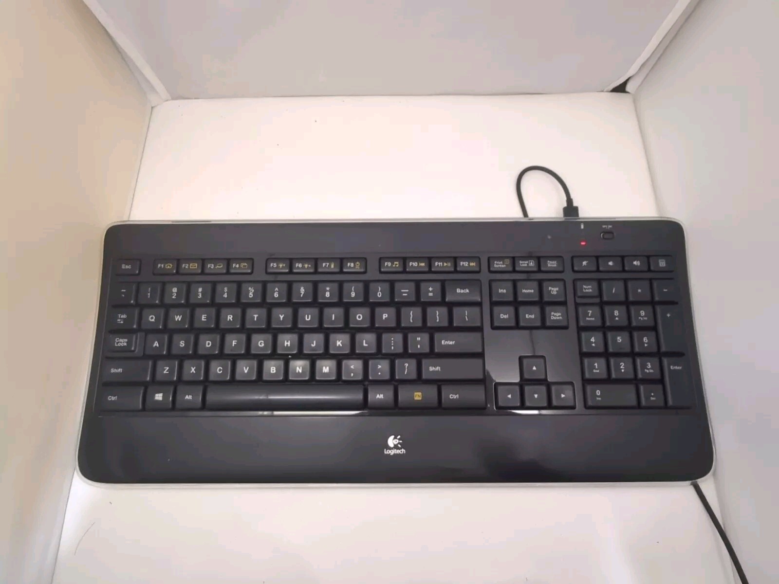 Logitech K800 Rechargeable Wireless Keyboard For Repair/Parts Blinking Red READ