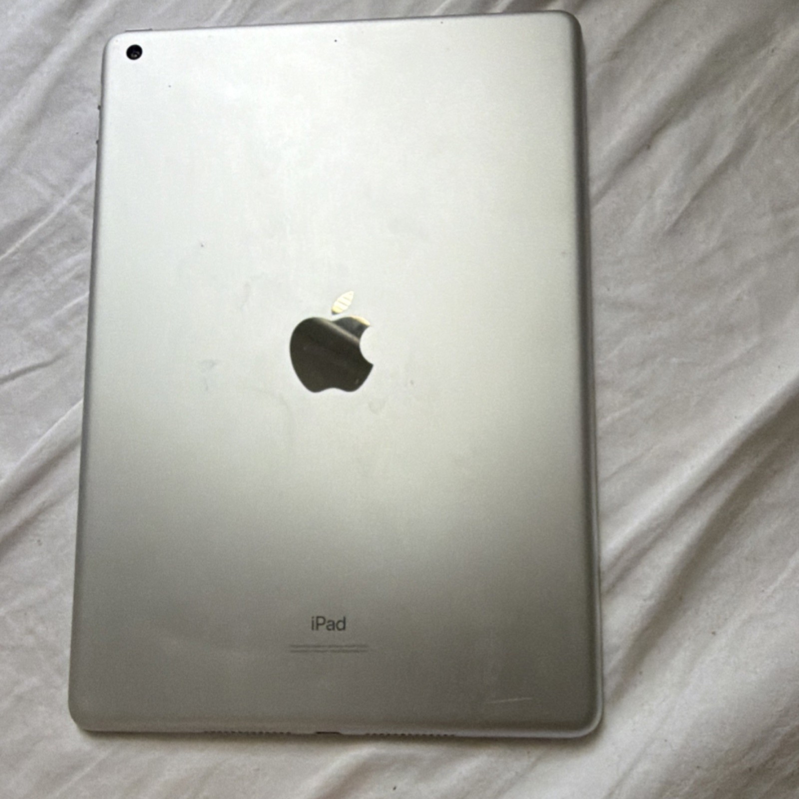 Apple iPad Tablet Silver Colour Screen Web Browser Built-In Front Camera