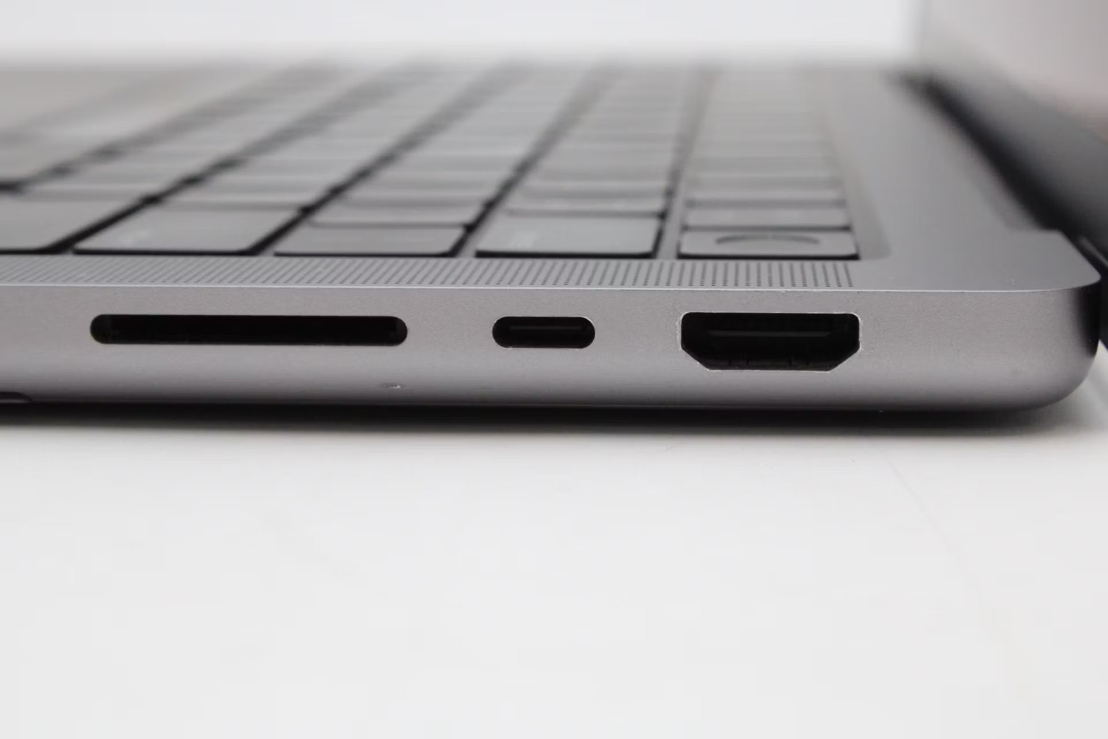 Apple MacBook M1 Pro 14″ A2442 2021, 16GB RAM, 512GB SSD, 14-core gpu