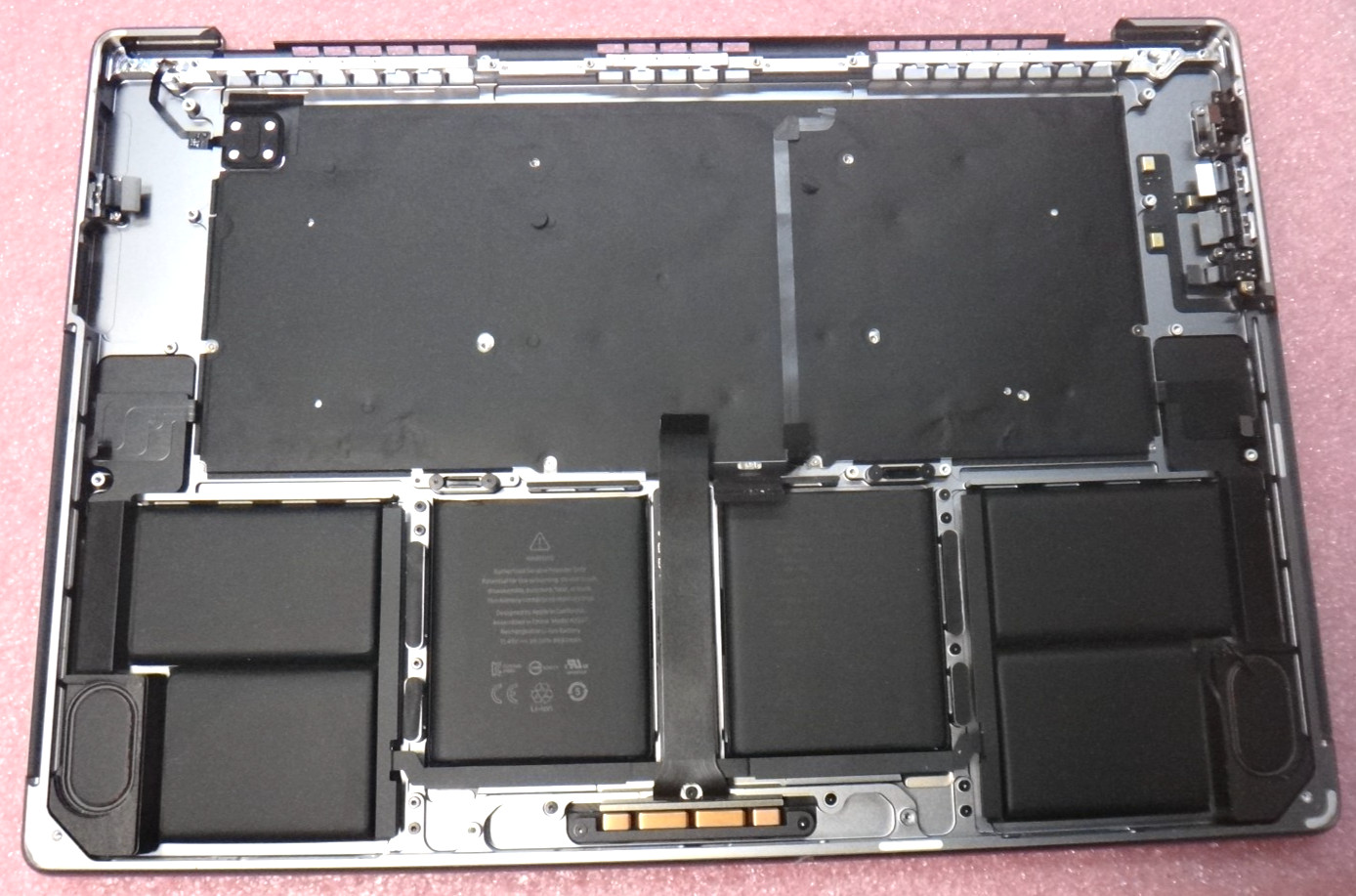 Genuine Apple MacBook Pro 16″ A2485 2021 Top Case w/ Keyboard and Battery A2527