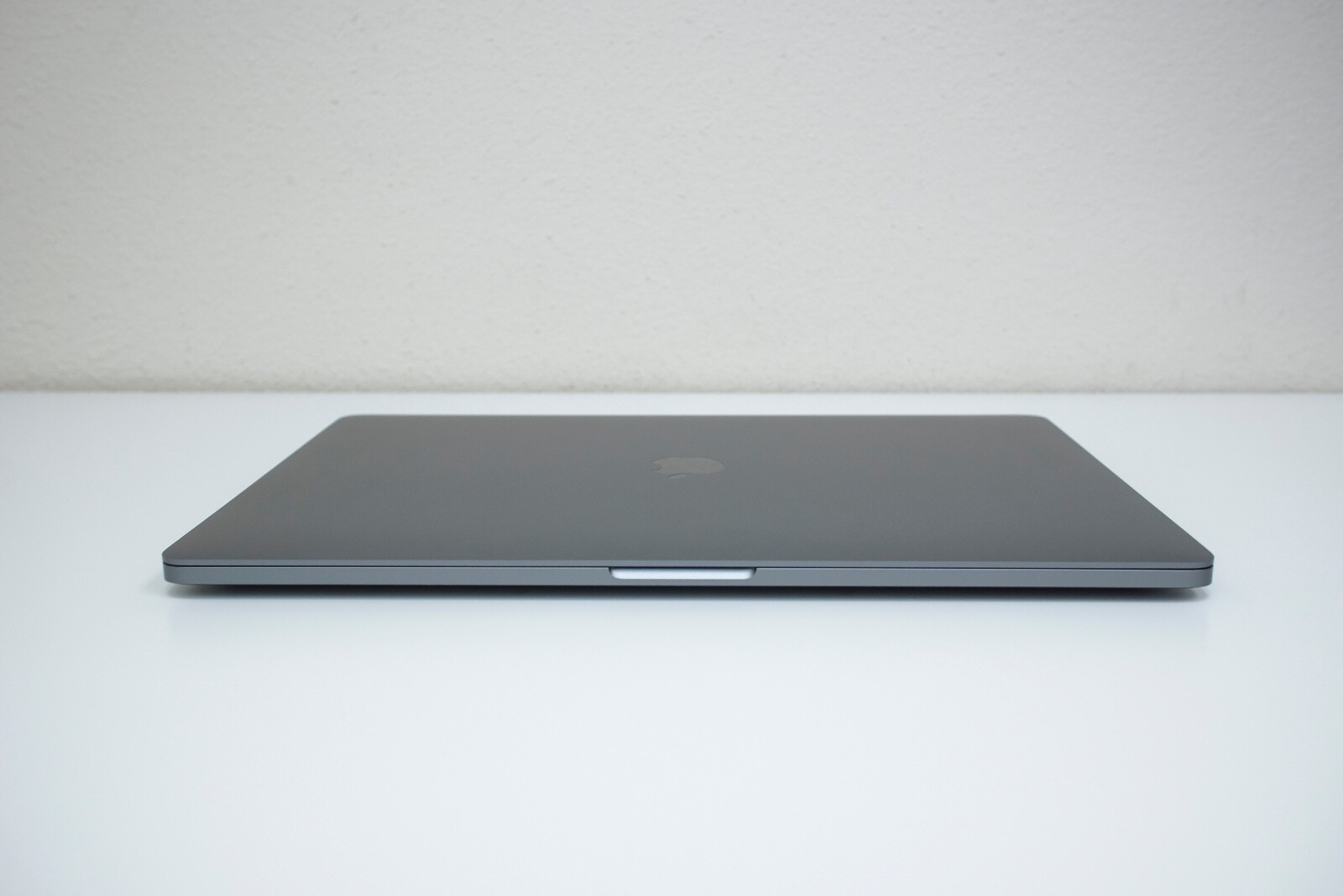 Apple MacBook Pro 16 Inch 2019 2.4 GHz Core i9 2TB SSD 64GB RAM 5500M 8GB GFX