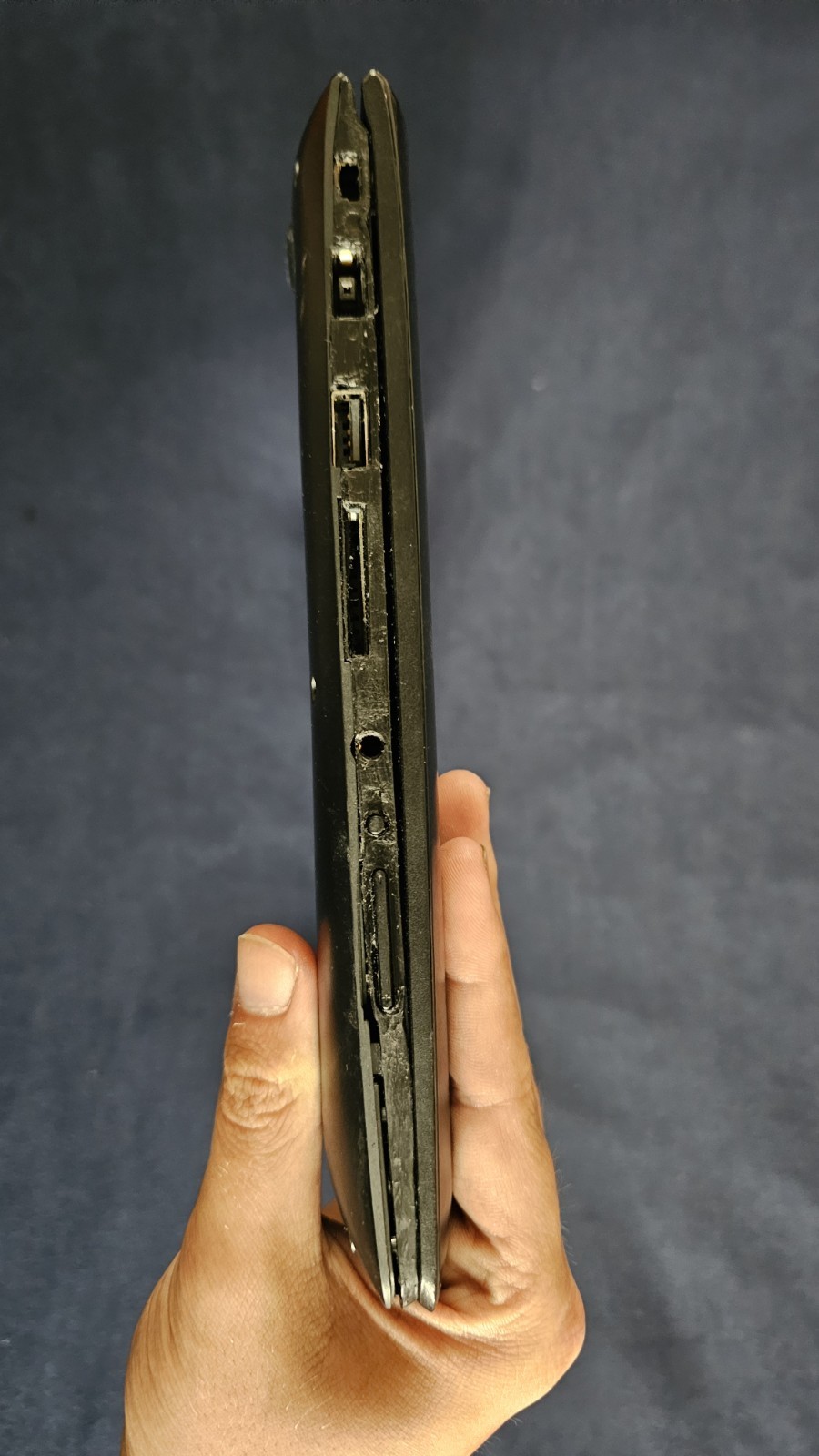 Lenovo Flex 3 11.6in screen, 4gb Ram, 300gb HDD, Battery Works, Connects To Wifi