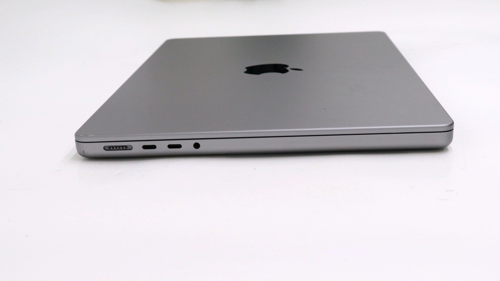 Apple Macbook Pro 14″ M2 Max 12-Core 64GB 1TB – Very Good