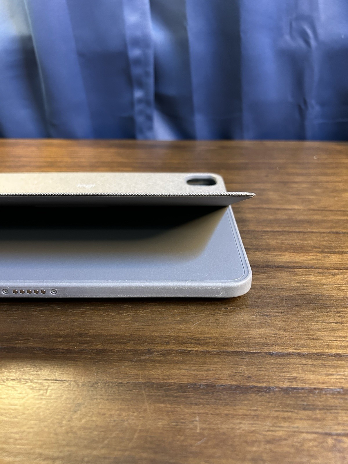 Logitech Combo Touch Keyboard Case w/ Trackpad for iPad Pro 11” 1st 2nd 3rd Gen