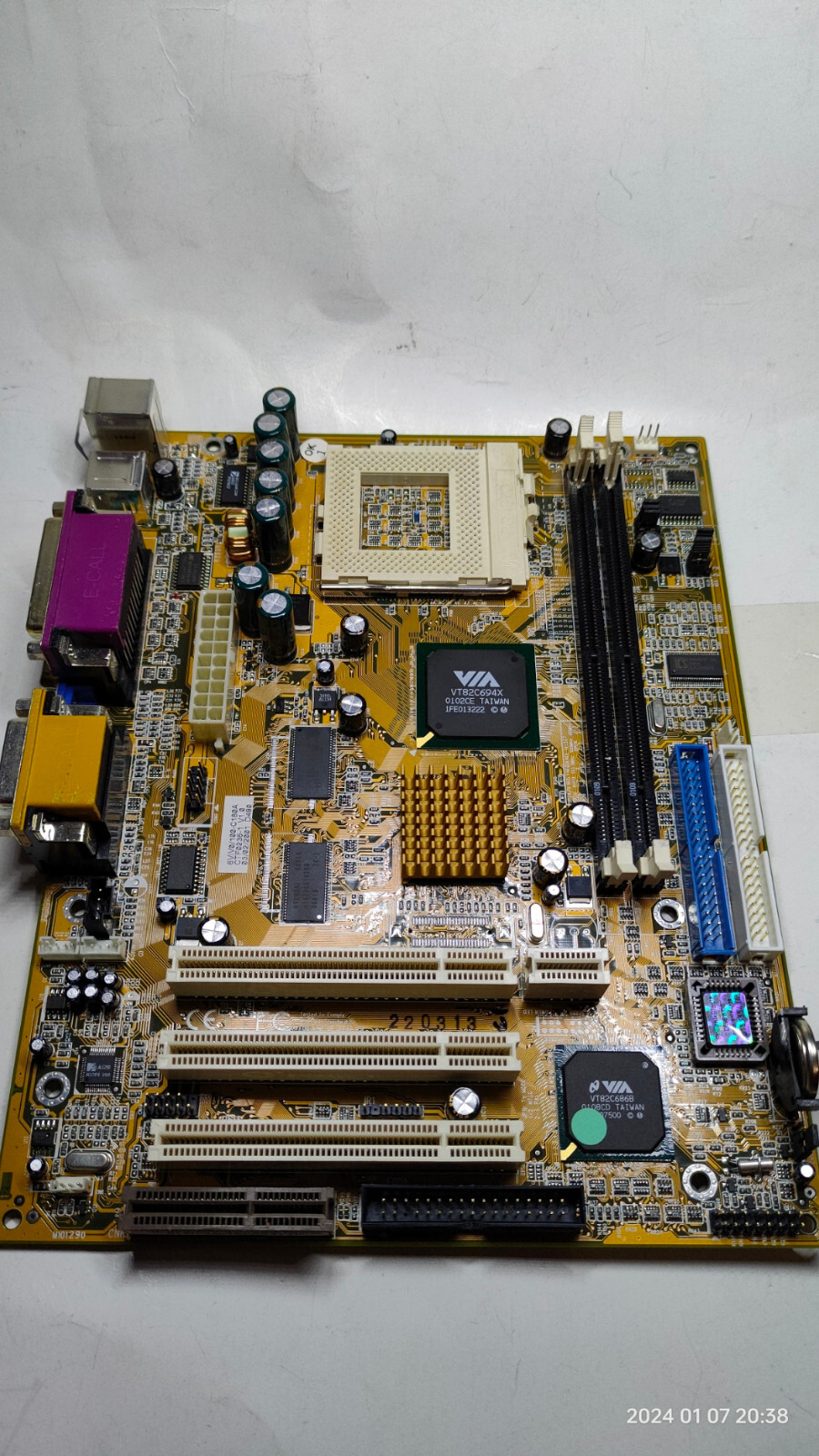 Rare Socket 370 Chaintech CT-6VIV with int. Nvidia Riva TNT2M64 + CPU & 128 MB