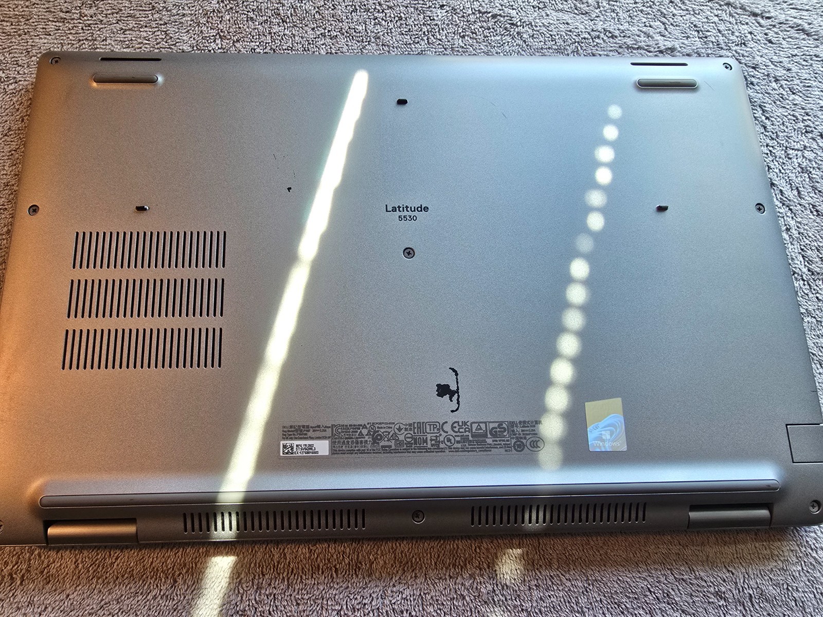 dell latitude 5530 i7-1255U / 64gb ram / windows 11 pro / Power adapter included