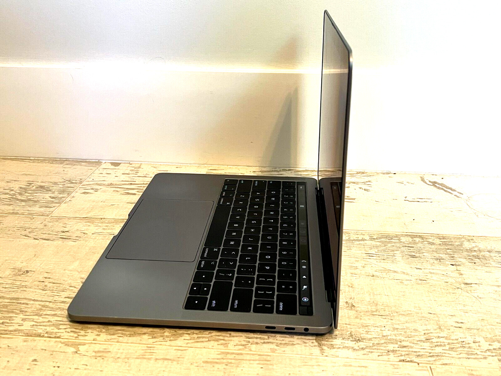 13″ Apple MacBook Pro A2251 Turbo i7 4.1ghz 512GB 16GB RAM Sequoia 1yr Warranty