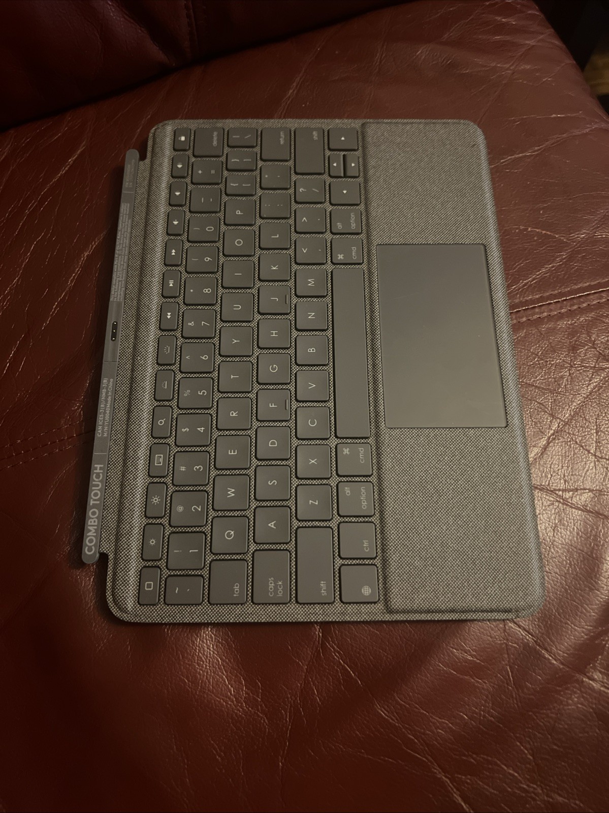 Logitech 920009608 Combo Touch Keyboard Case for Apple – Graphite
