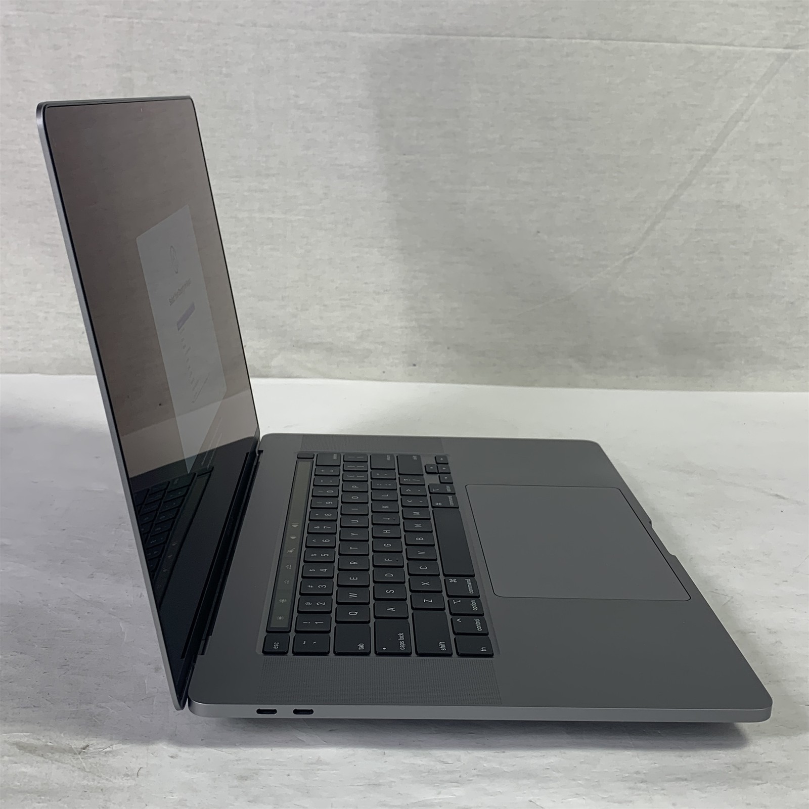 Apple MacBook Pro A2141 (2019) 16″ Laptop Core i9-9980HK 2.3GHz 16GB – 500GB SSD