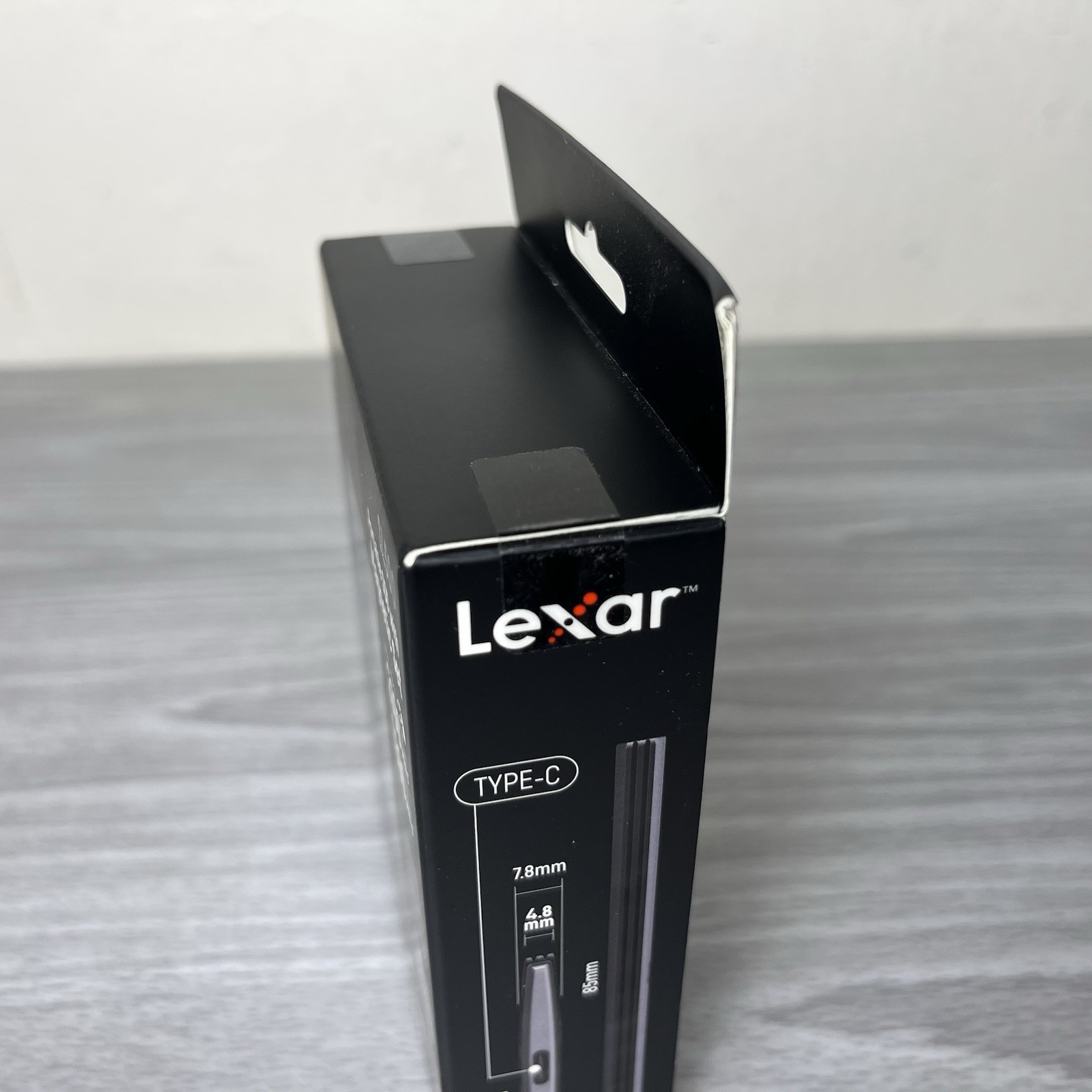 NEW 2TB Lexar SL500 Portable SSD Magnetic Set USB-C 3.2 Gen 2×2 – (SEALED)