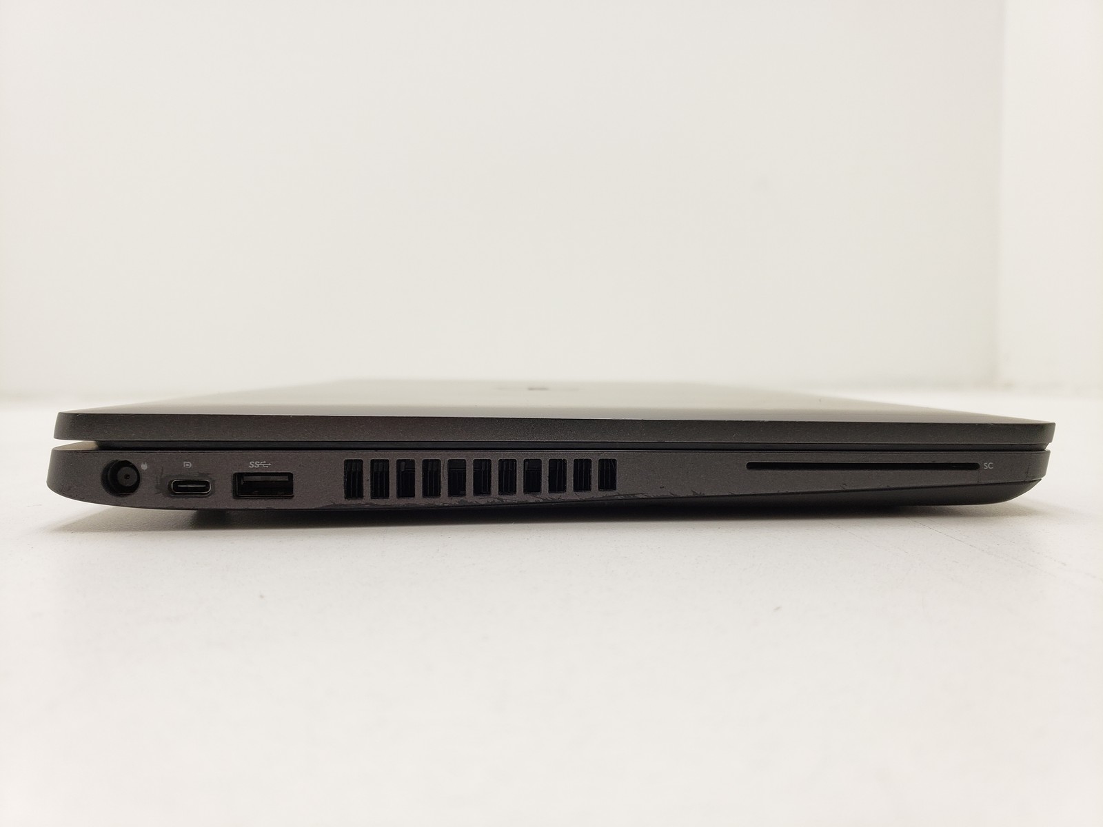 Dell Latitude 5500 Intel i5-8265U 16GB RAM 256GB SSD 15.6″ Win 11 Pro Laptop PC.