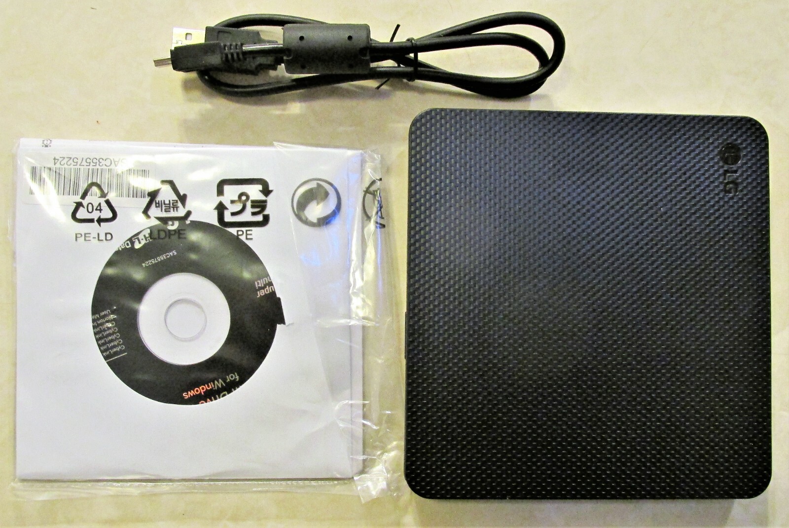 LG Ultra Slim Portable DVD Writer for Mac & Windows SP80NB60