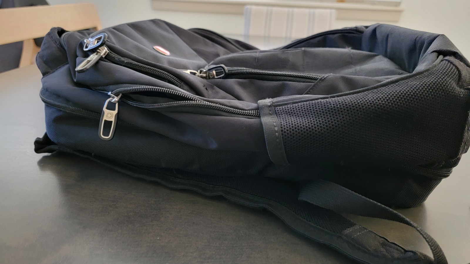 Swissgear 3760 ScanSmart Padded 16″ Laptop Backpack Black