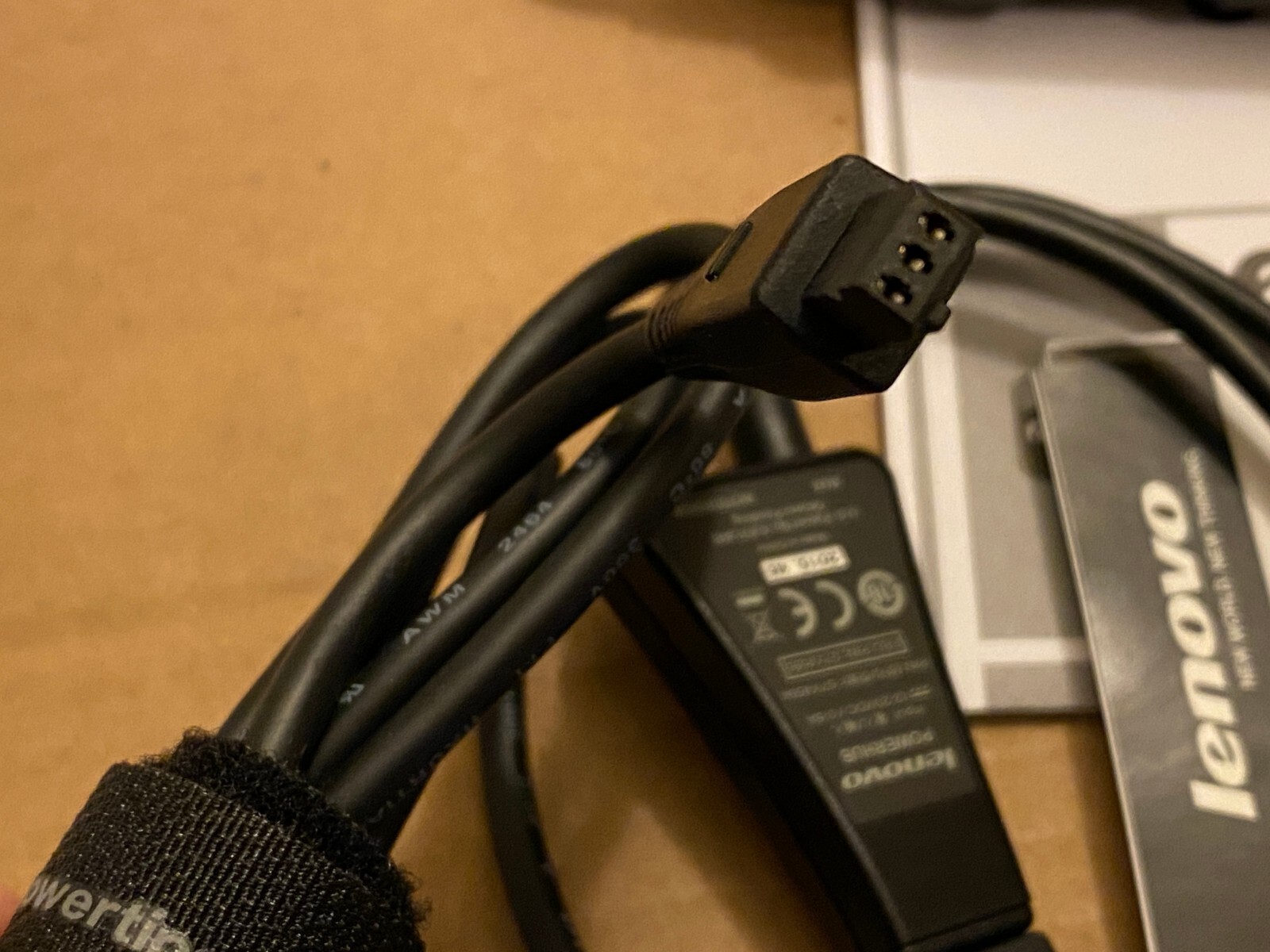 New Lenovo 90W Ultra Slim AC/DC Combo Power Adapter & Car Charger 41R4538 20V 5V