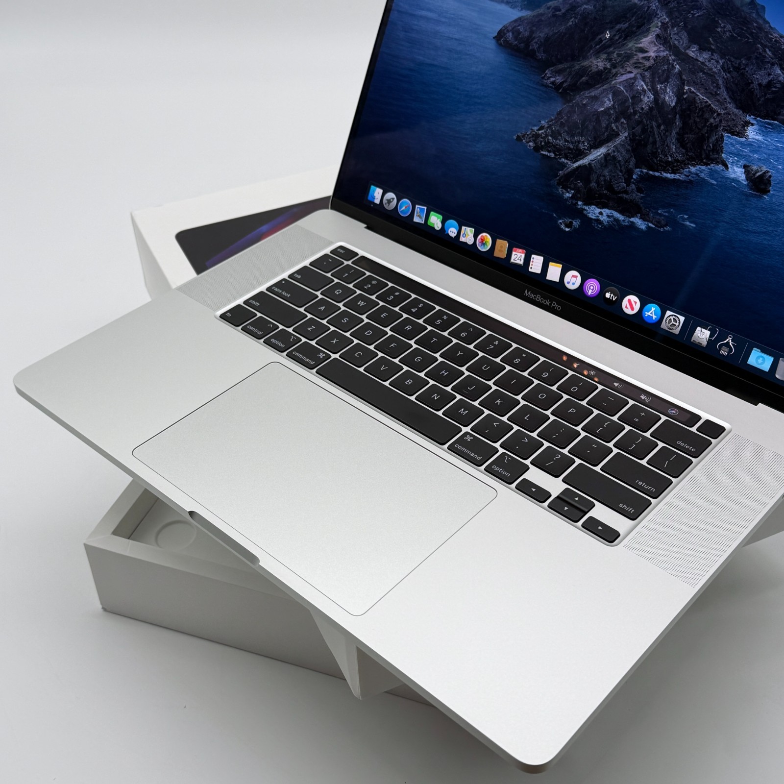 EXCELLENT – MACBOOK PRO 16 INCH – 4TB SSD – 64GB RAM – WARRANTY